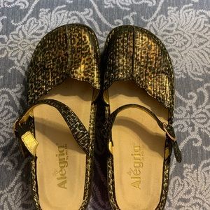 Alegria clogs leopard print